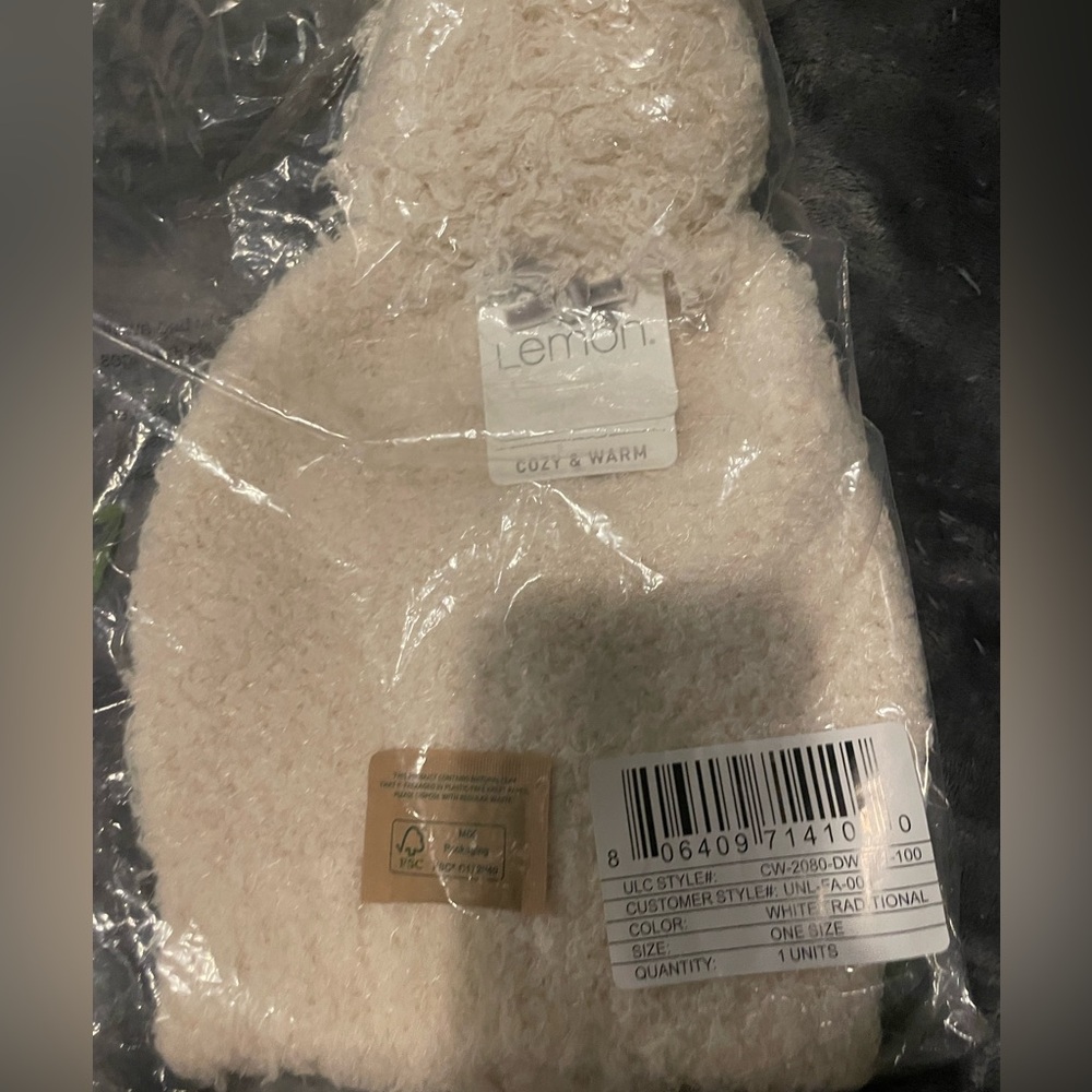NWT Lemon cream toque